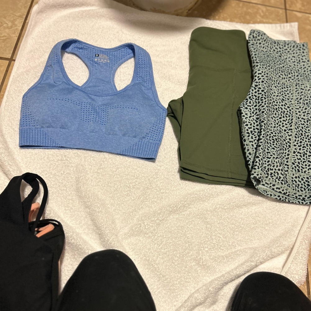 Sports bras and sets leggings different colors they are all size small